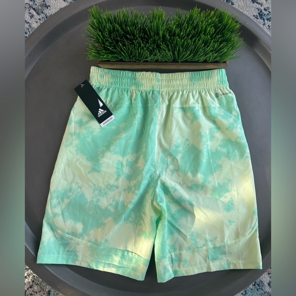 Adidas Shorts NWT Boy’s Large Size 14/16 ‘Almost Lime’ - Picture 2 of 8
